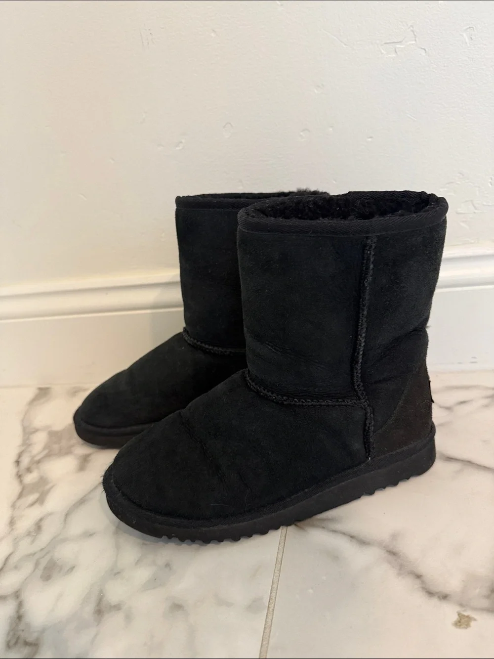 UGG Classic Short Women’s Boots - Black size 4